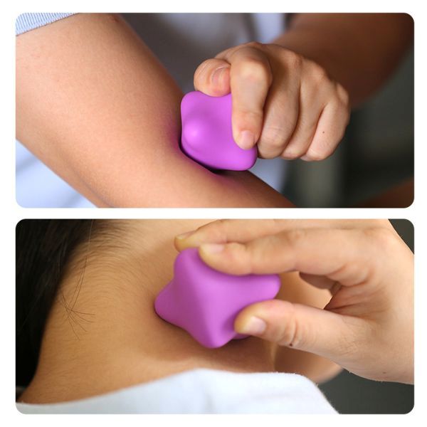 Närbild på lila sensorisk greppboll i användning mot arm och nacke