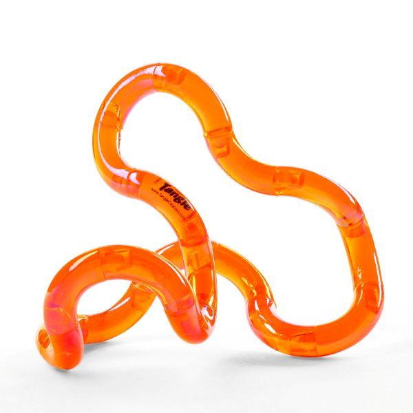 En orange, glittrande Tangle Jr som ger taktil stimulans och hjälper till med koncentration.