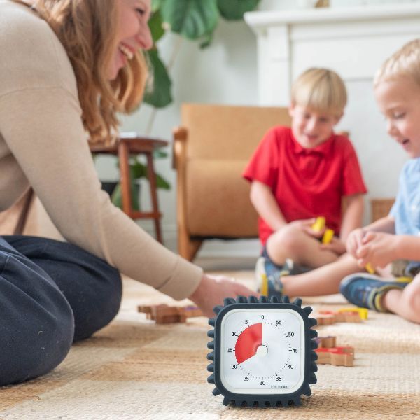 Time Timer MOD med däckmönstrat skydd används i klassrum under lek och aktivitet.